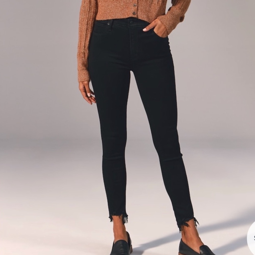 Abercrombie women’s black skinny jeans!